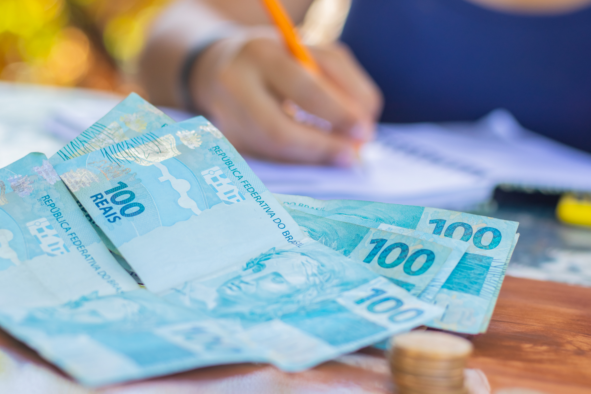 Auxílio dívidas.