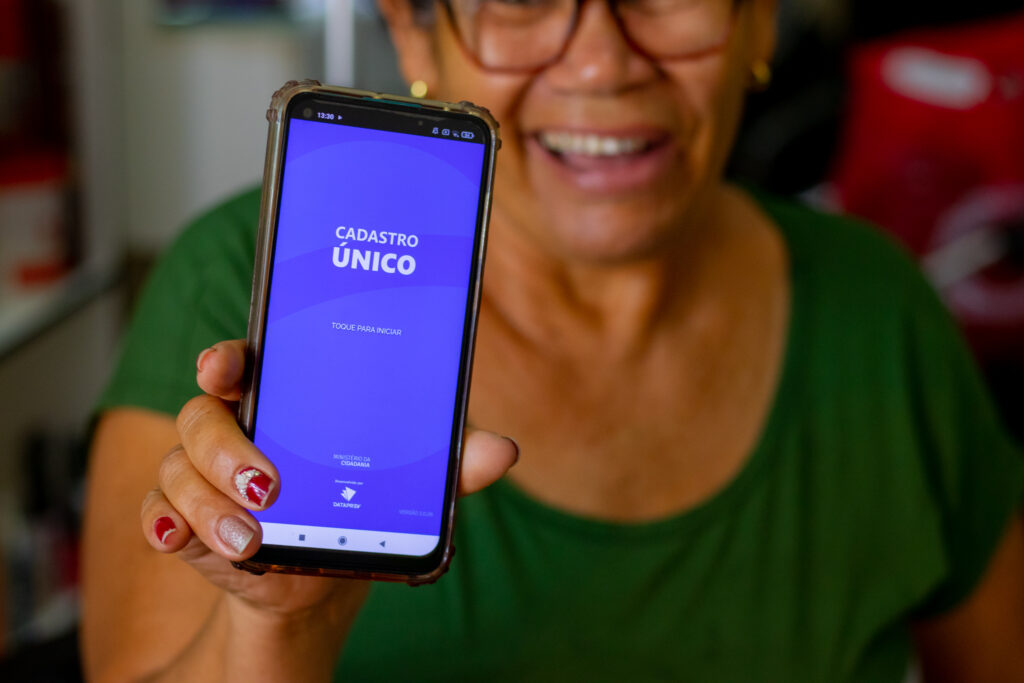 Auxílio do CadÚnico para mães solteiras.