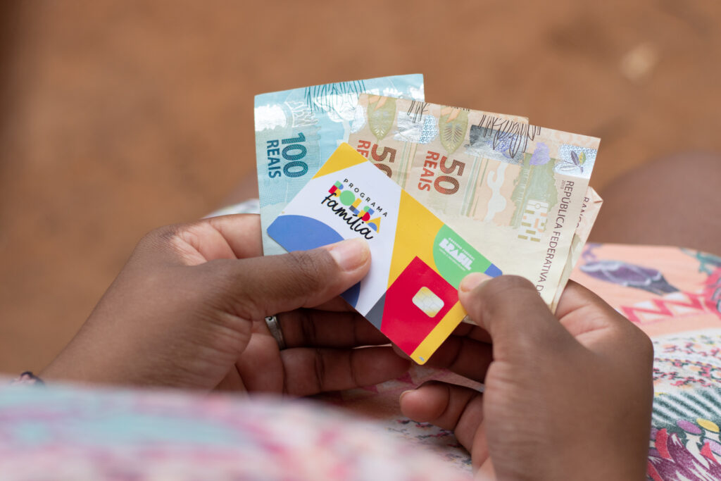 Desconto no Bolsa Família.
