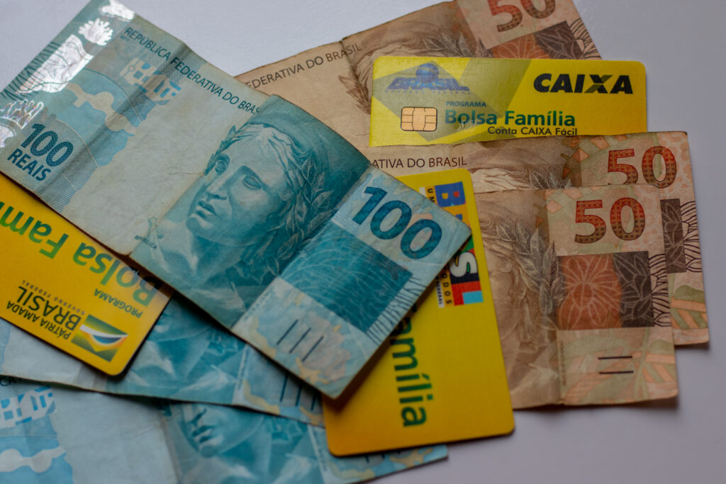 Bolsa Família extras.