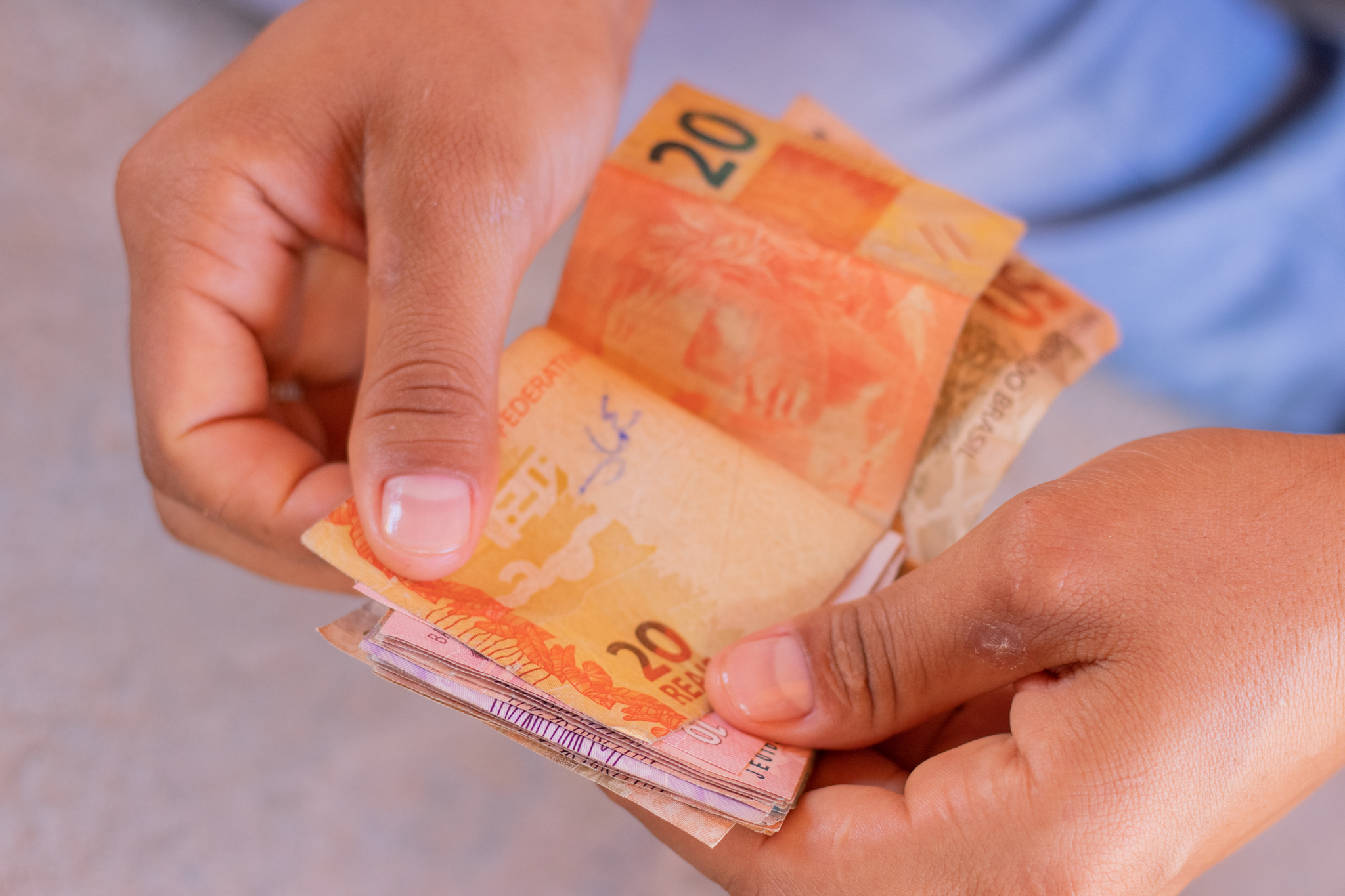 Auxílio bimestral de R$ 102.