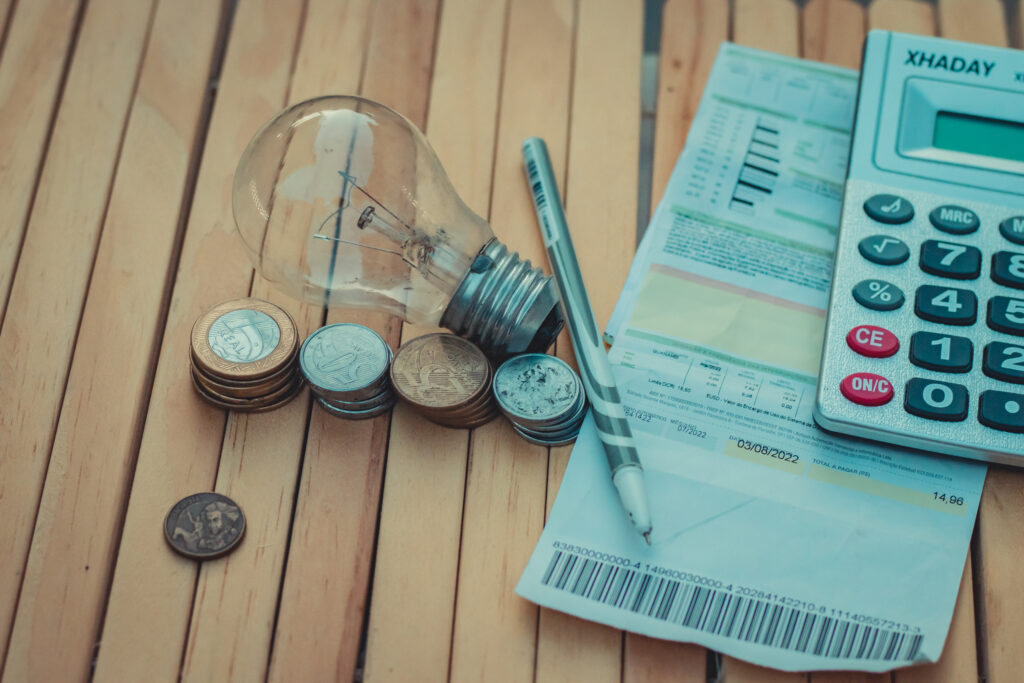 Desconto na conta de luz.