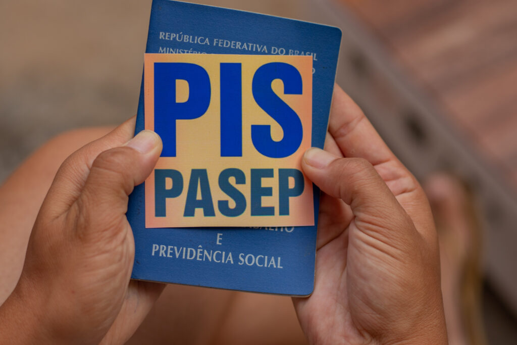 Consulta PIS via app.