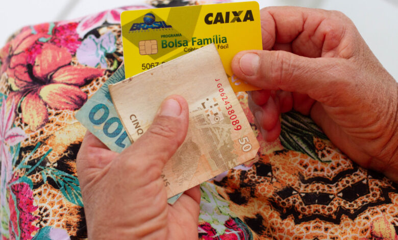 Pagamento do Bolsa Família.