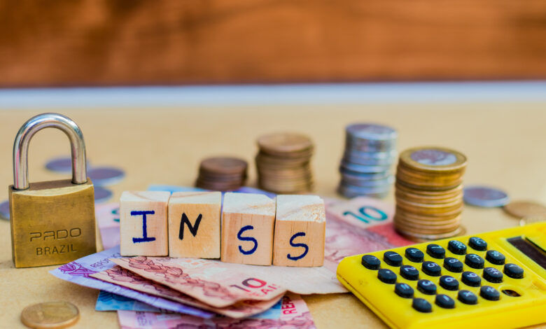Benefícios do INSS bloqueados.