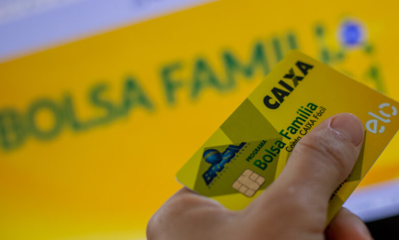 Bolsa Família e auxílio-gás.