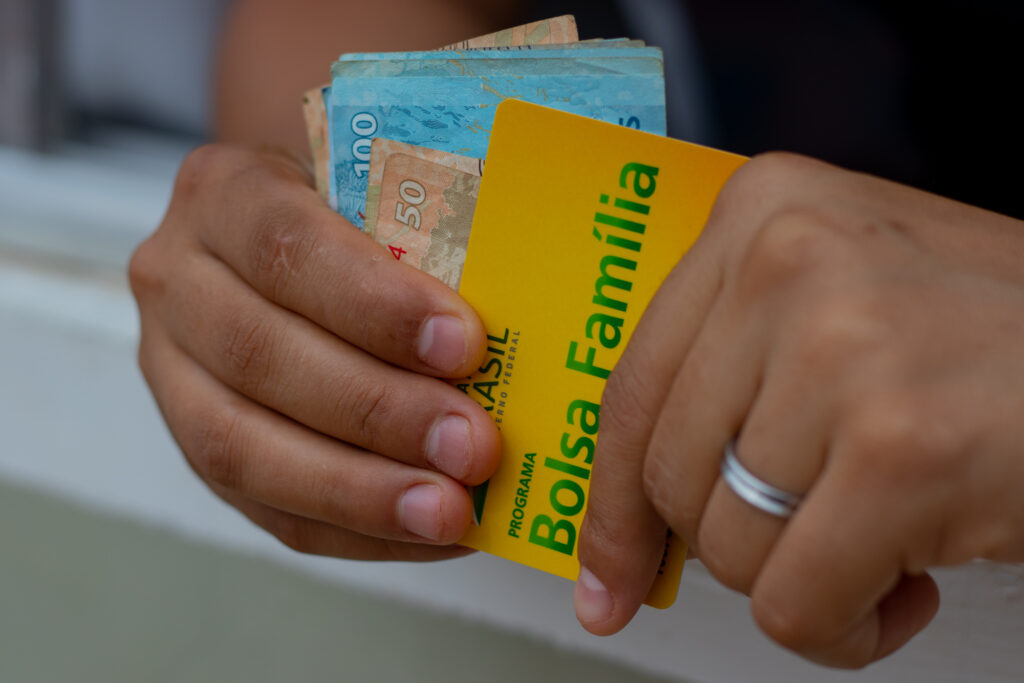 Teve seu Bolsa Família roubado? Saiba como recuperar seu dinheiro!