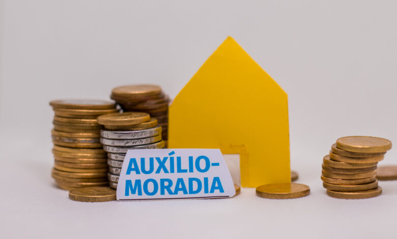 Auxílio-moradia.