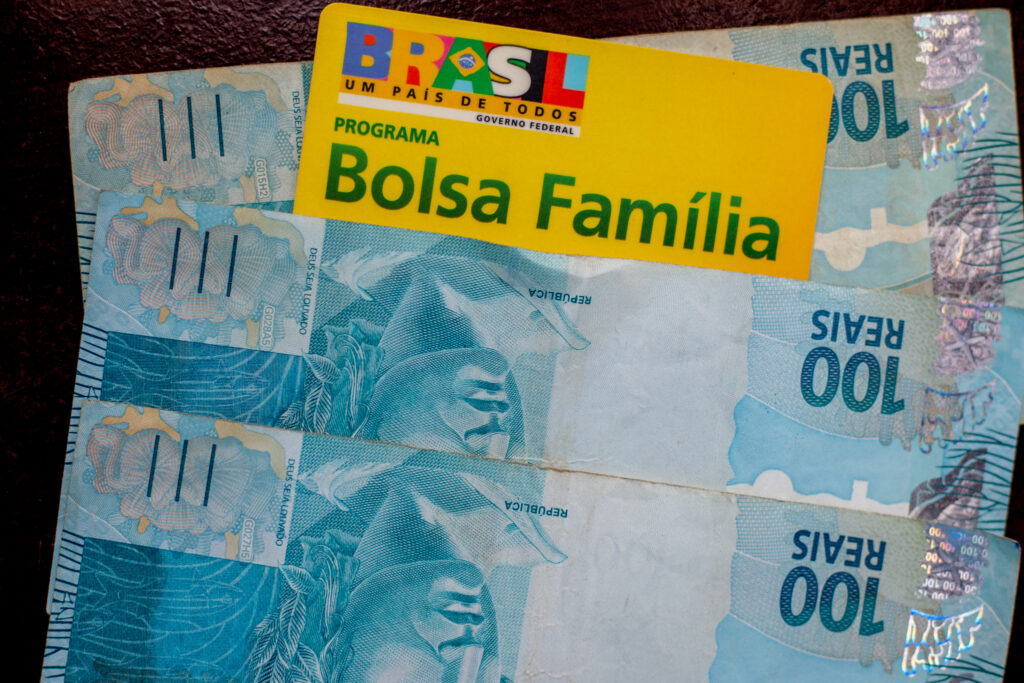 Auxílio Reclusão + Bolsa Família. 