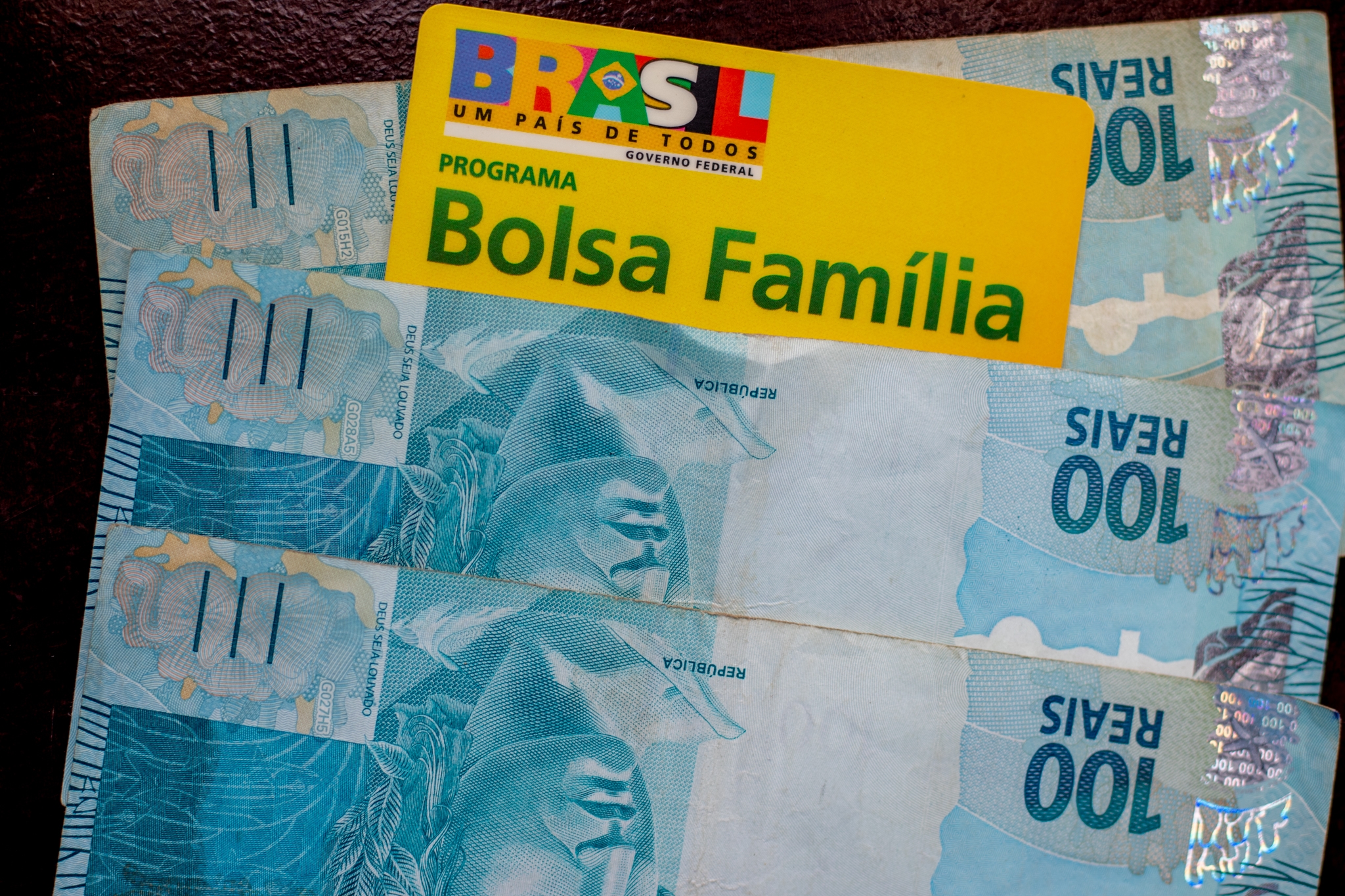 Auxílio Reclusão + Bolsa Família.