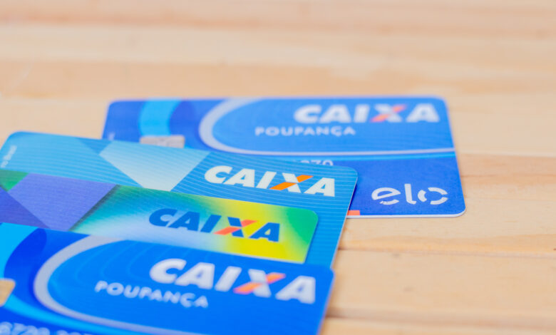 Cartão Caixa Tem e poupança Caixa.