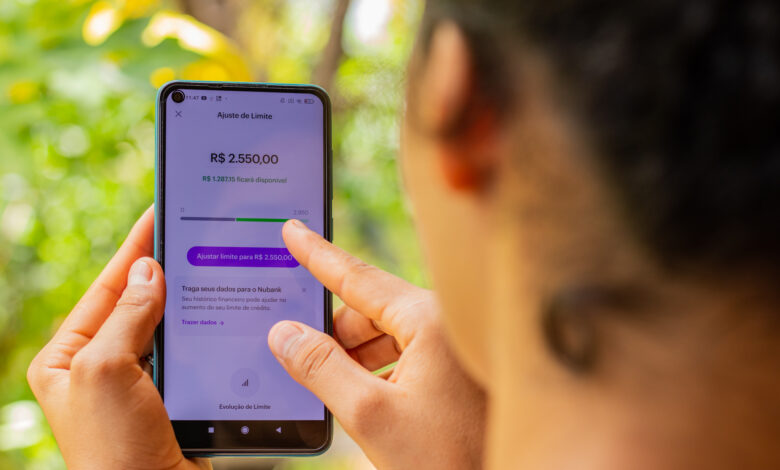 Se você está sofrendo com o limite do cartão Nubank, saiba como melhorar o valor.