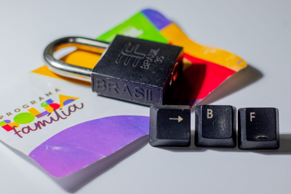 Corte no Bolsa Família.