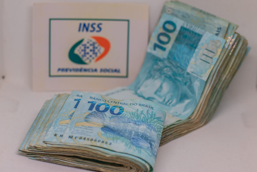 Reajuste na aposentadoria. 