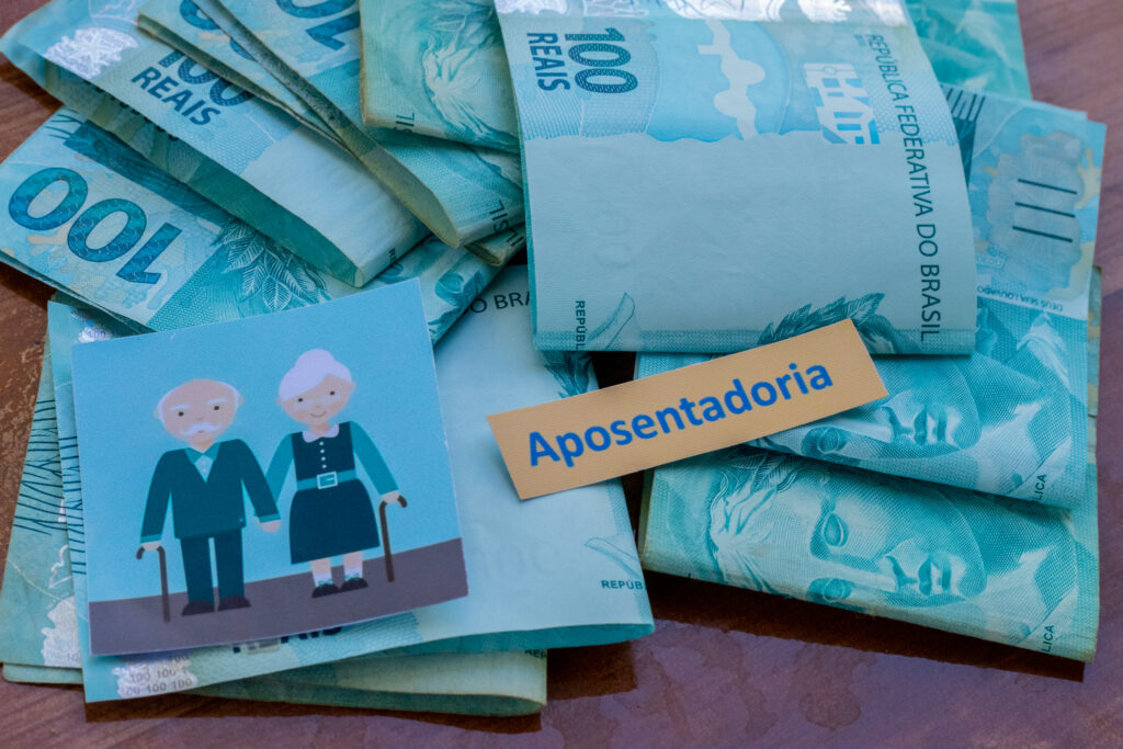 Aposentadoria aos 59 anos.