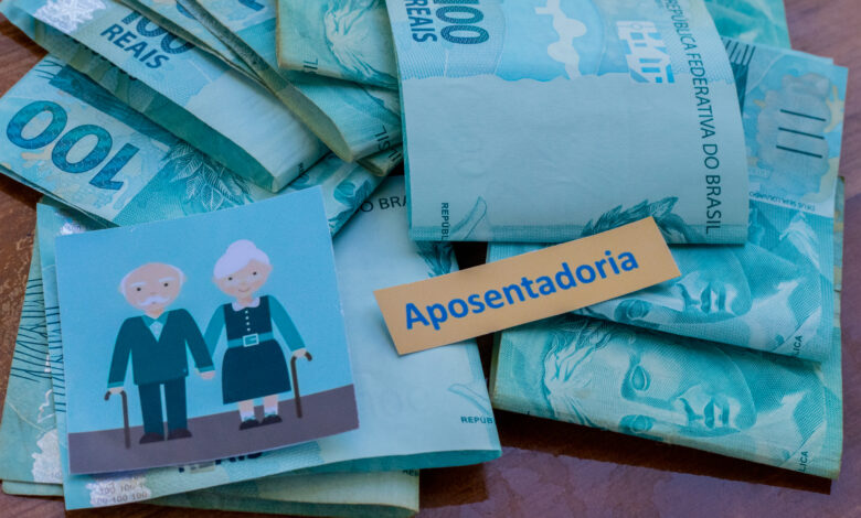 Aposentadoria aos 59 anos.