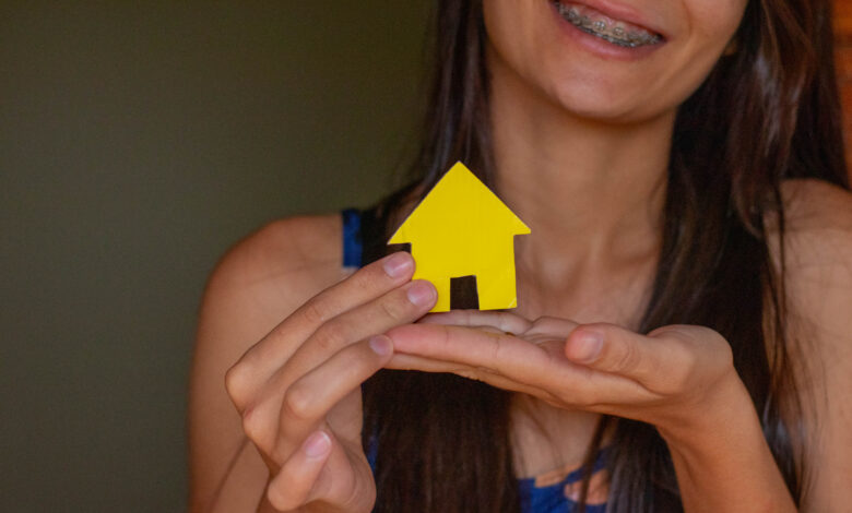 Auxílio-aluguel para mulheres.