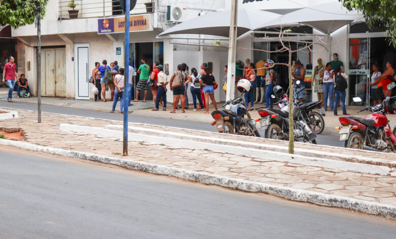 Fila lotérica sacar bolsa família.