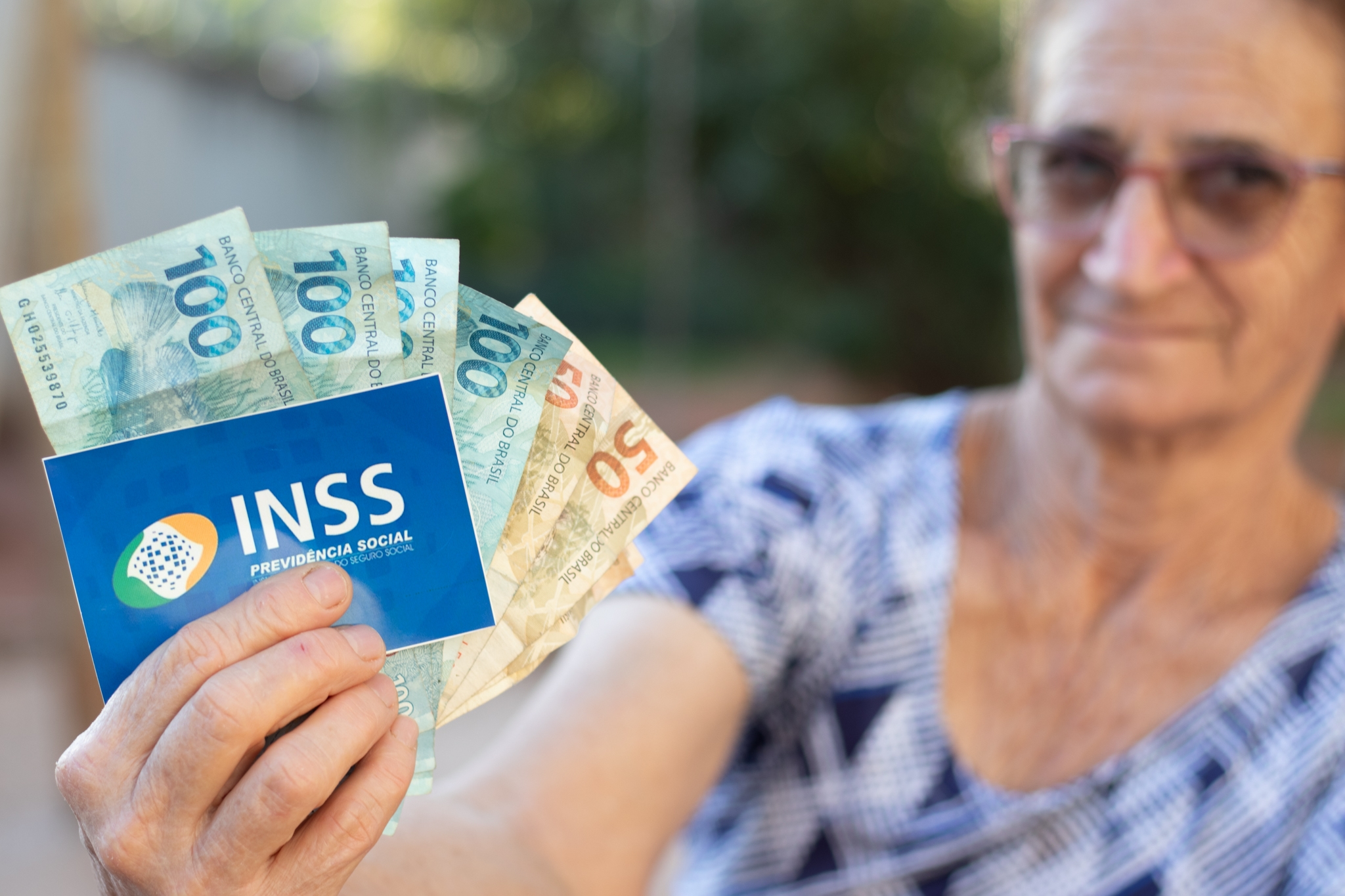 Auxílio do INSS para doença.