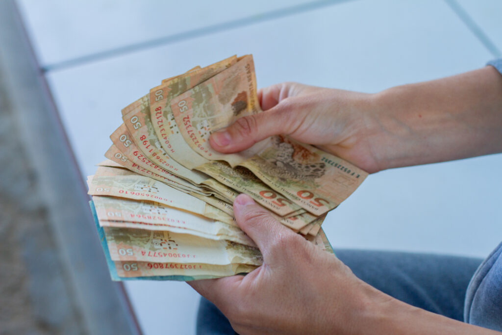 Auxílio para desempregado. 