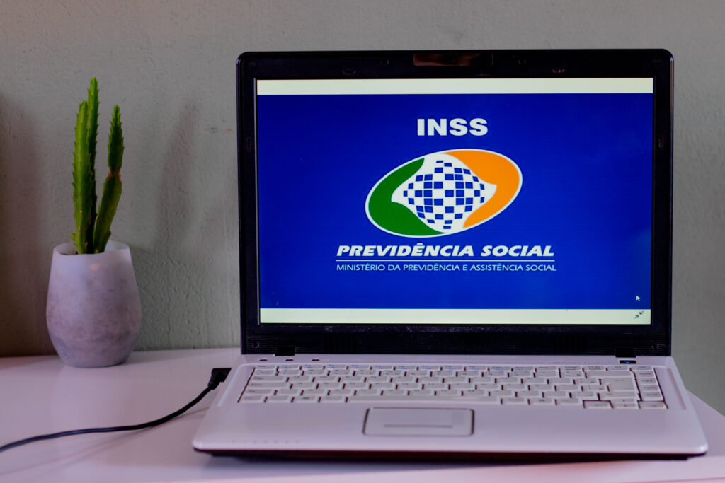 idade mínima para se aposentar no INSS.
