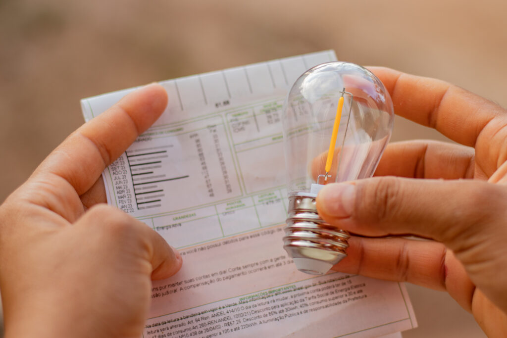 Desconto na conta de luz. 