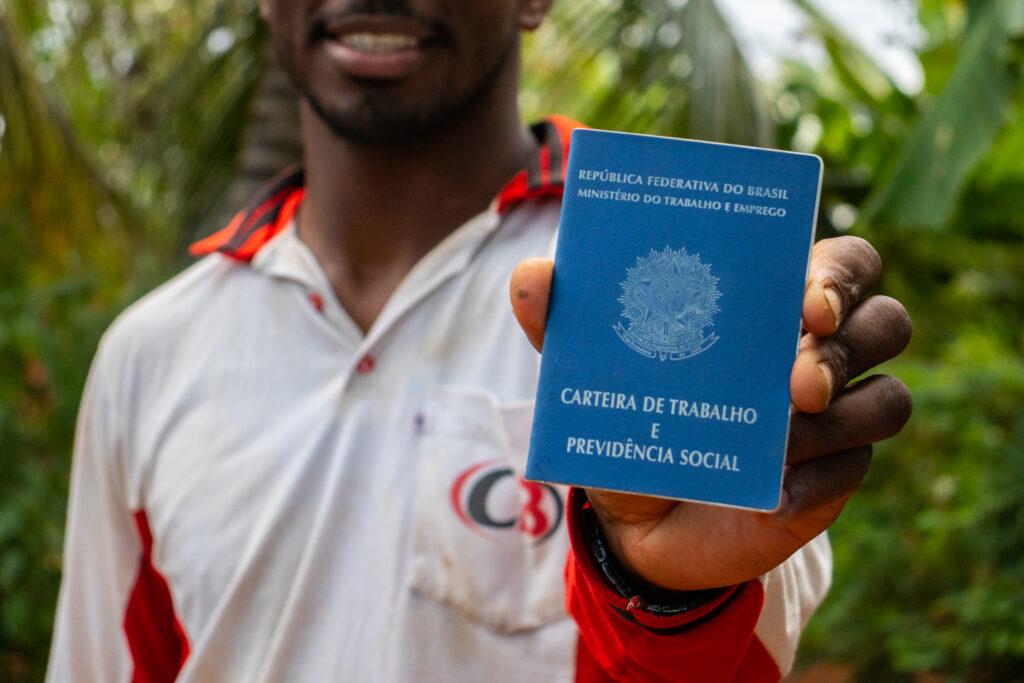 Bolsa Família carteira assinada. 