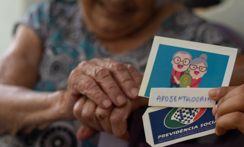 Aposentadoria por idade e por tempo de contribuição.