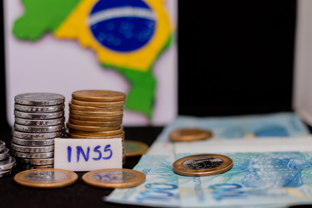 Auxílio permanente do INSS. 