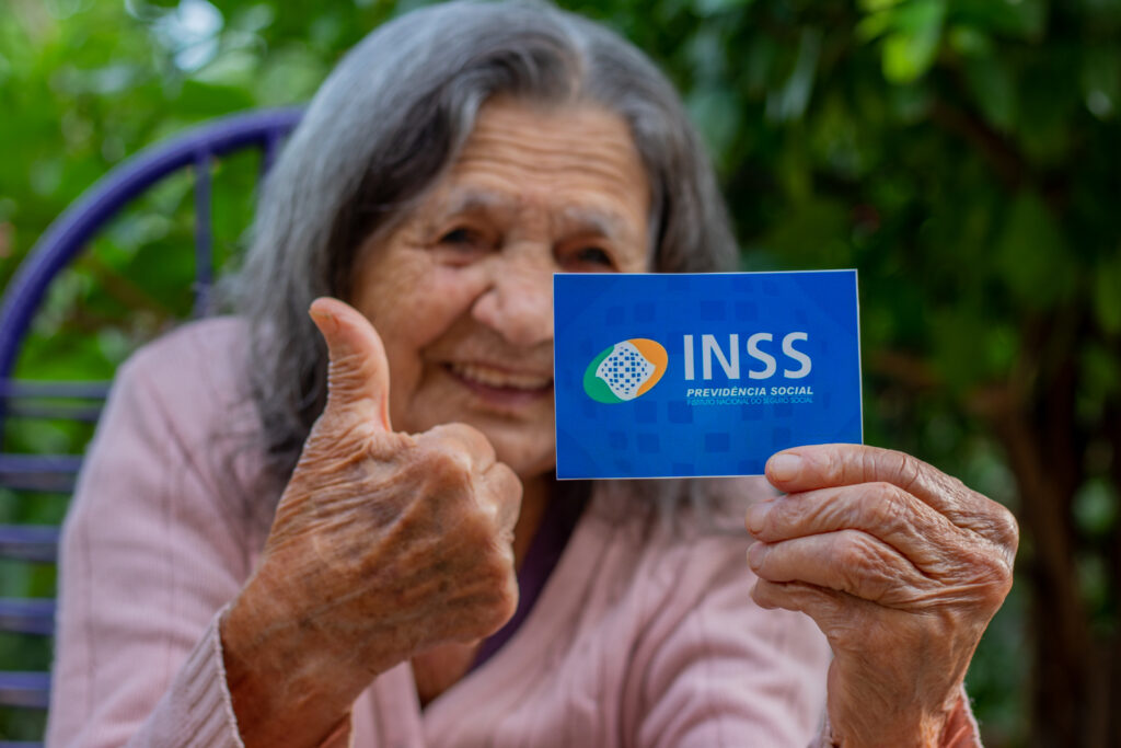 Idosos renovação INSS. 