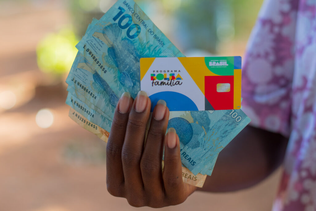 Extra Bolsa Família. 