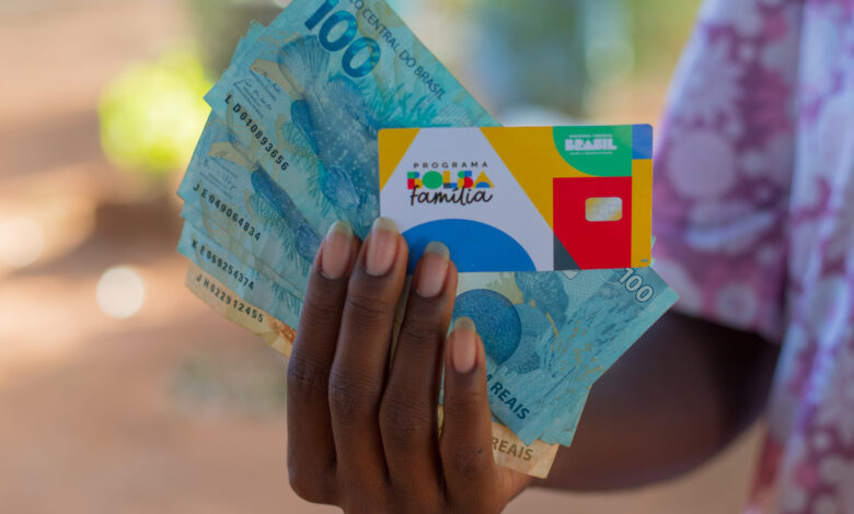 Extra Bolsa Família.