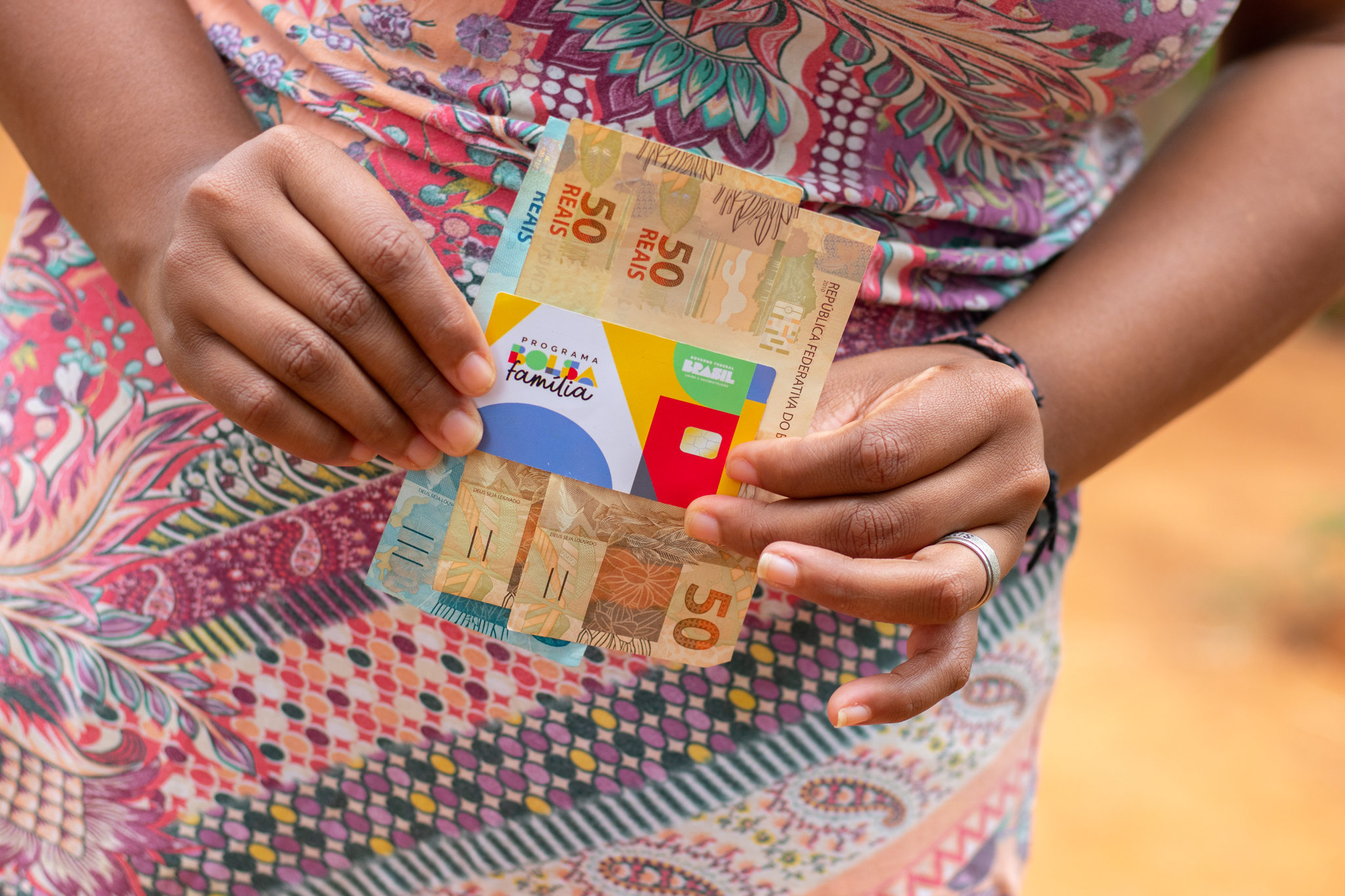 Bolsa família + extras de novembro.