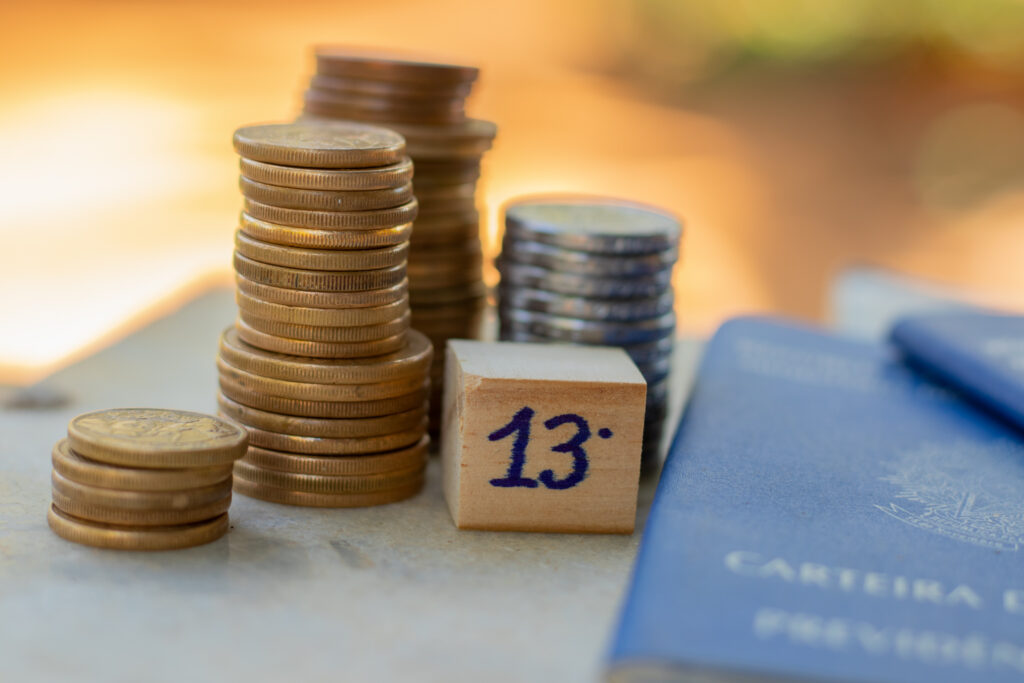 Beneficiários do INSS Comemoram Antecipação do 13º Salário