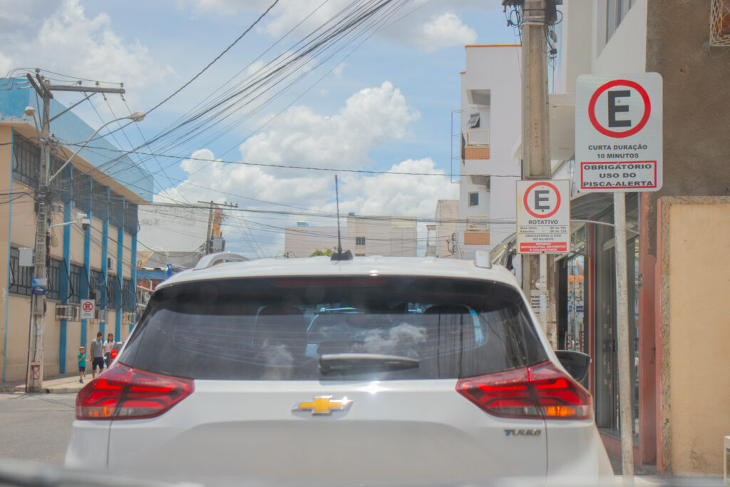 Entenda a Lei do Farol Baixo e Evite Multas na CNH