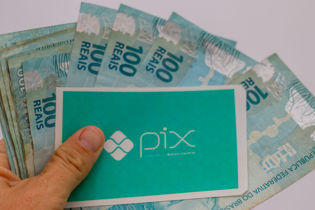 Afinal, é possível antecipar o salário via PIX?