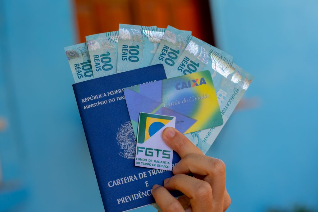 Trabalhadores podem sacar parte do FGTS todo ano; veja como funciona