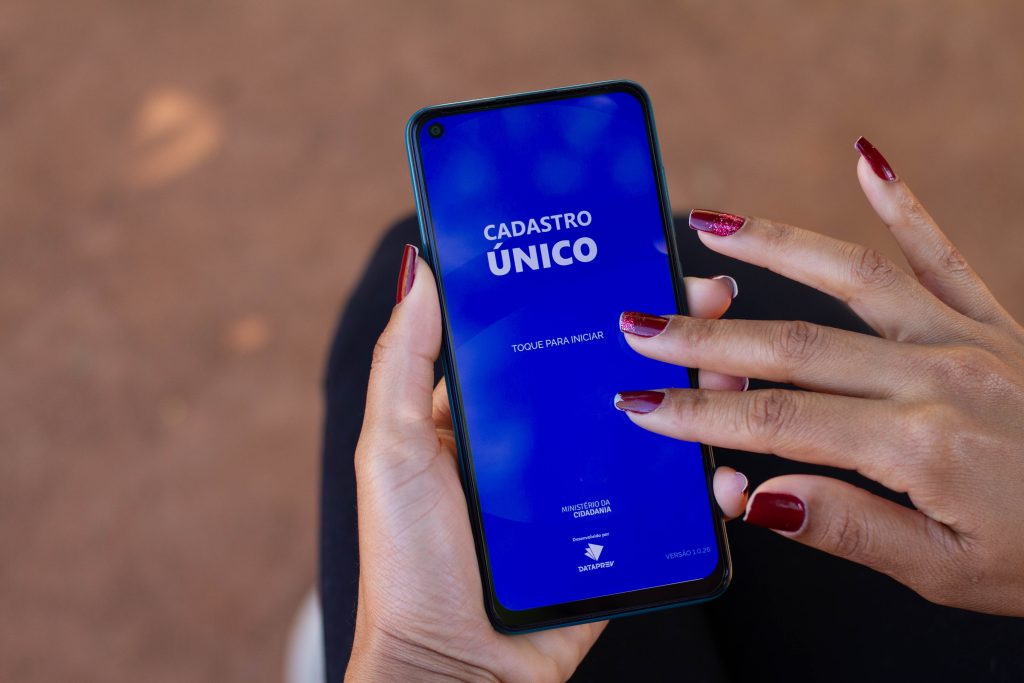 Cadastro Único no Celular: Acesse Benefícios em 2025