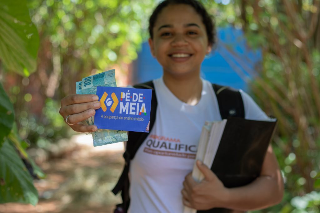 Suspensão dos Pagamentos do Pé-de-Meia: O Que Está em Jogo?