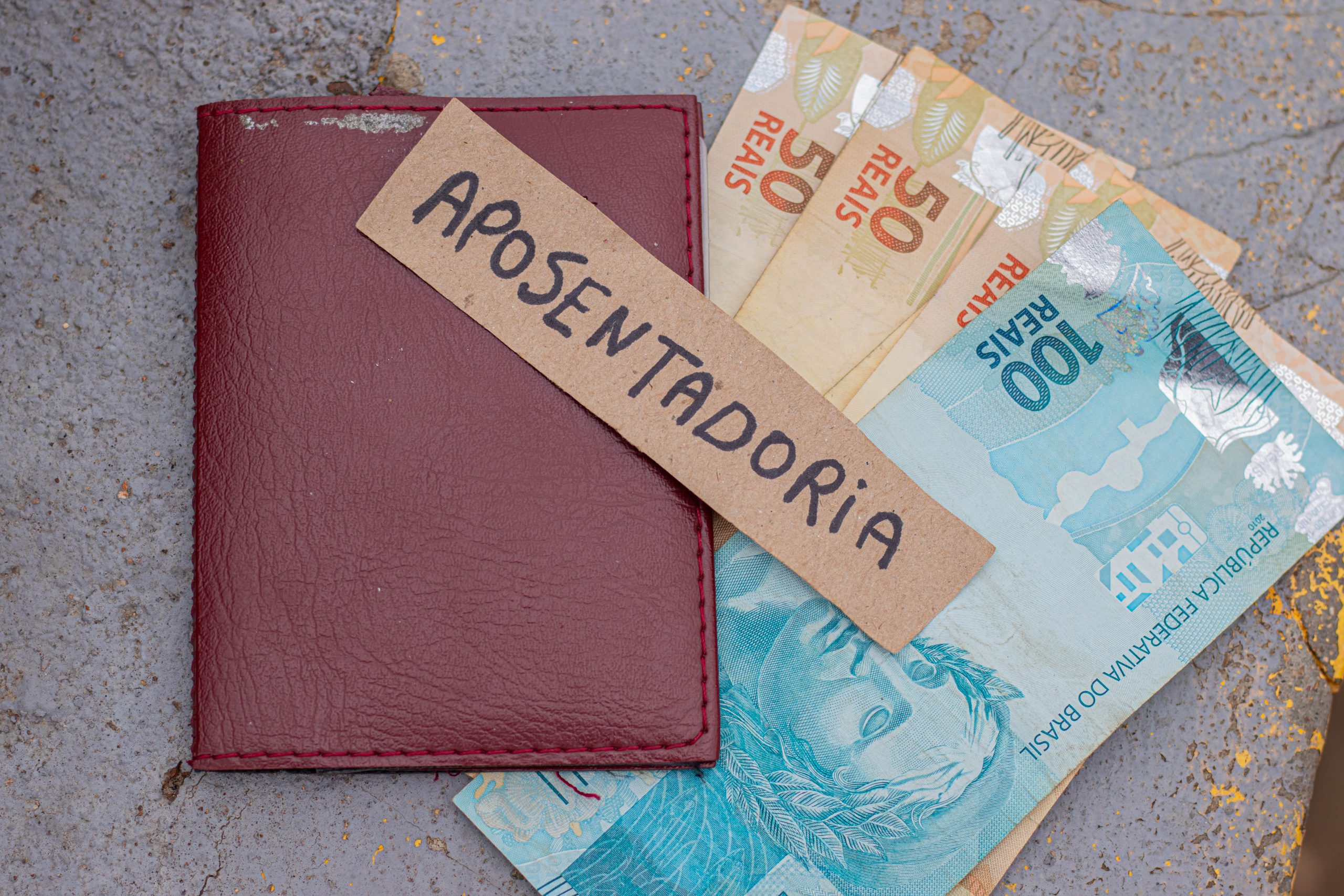 Passo a passo para se aposentar mais rápido: saiba como organizar seus documentos