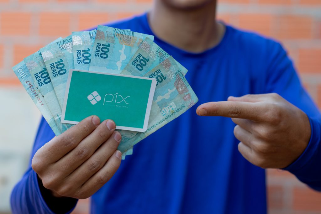 Antecipação Salarial via Pix: Como Solicitar e Benefícios