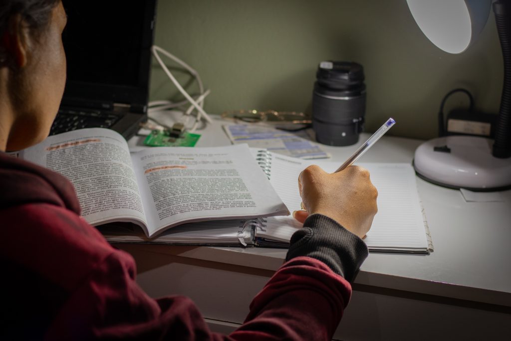 Prefeitura de Porto Alegre Libera Cartões para Compra de Material Escolar