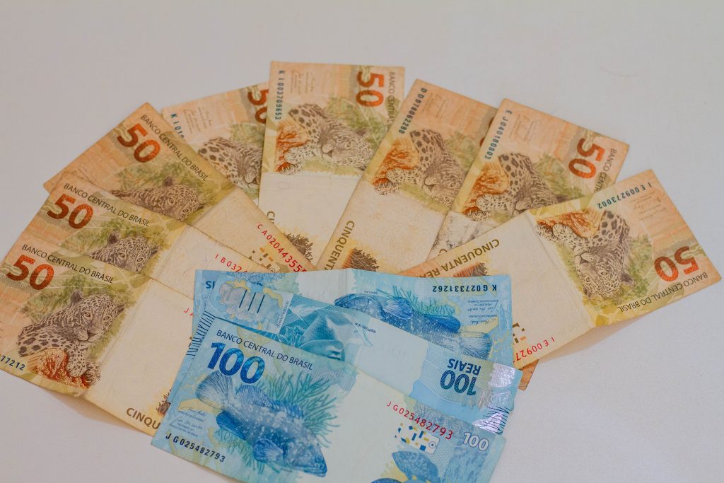 Mulher ganha R$ 100 mil com CPF na nota; saiba como ganhar também!