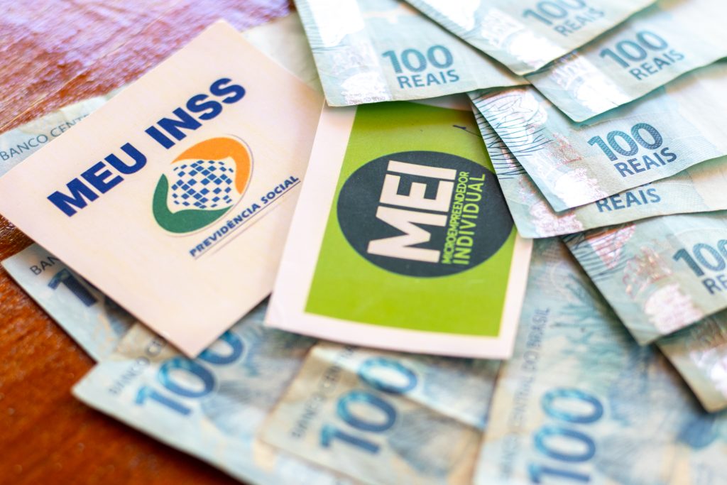 MEI tem direito à aposentadoria? Veja as regras e como aumentar sua renda no futuro