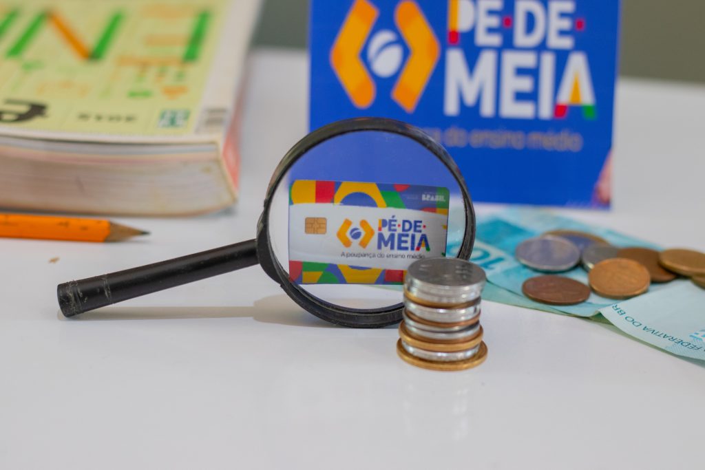 MEC Libera Primeira Parcela do Programa Pé-de-Meia para Estudantes