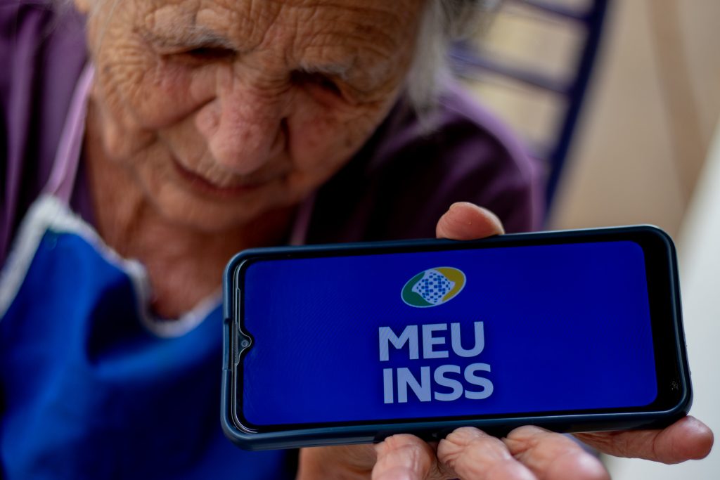Vazamento de Dados no INSS: Aposentados em Risco de Golpes