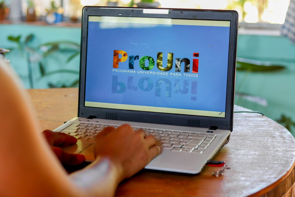 Quer entrar na faculdade sem vestibular? Confira como usar sua nota do ENEM