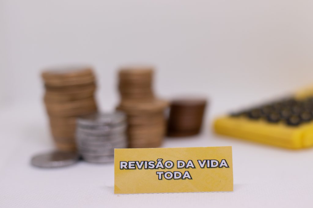 Aposentados Podem Devolver Valores da Revisão da Vida Toda? STF Analisa Situação