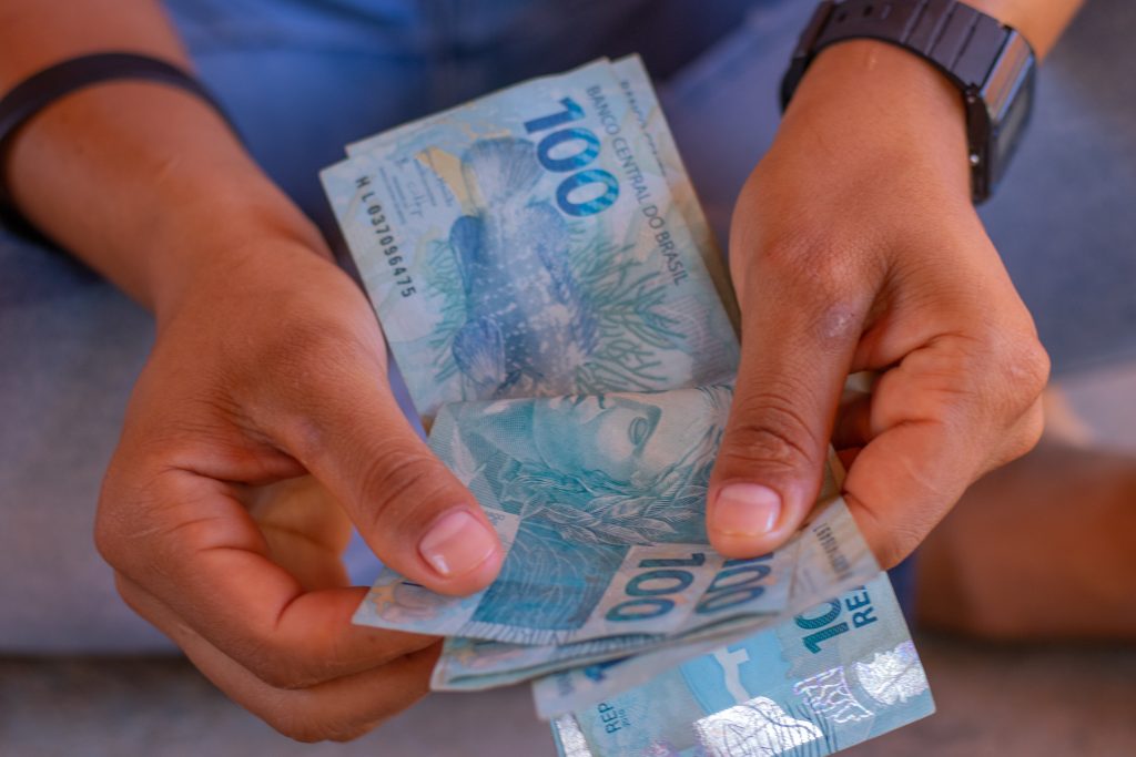 Salário de Março: Atrasos e Expectativas para o Quinto Dia Útil