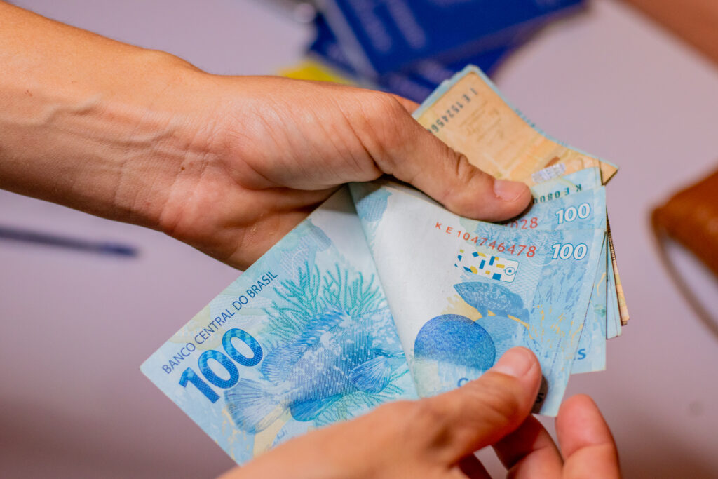 Benefícios de Fevereiro: Bolsa Família, Auxílio-gás e Desconto na Conta de Luz